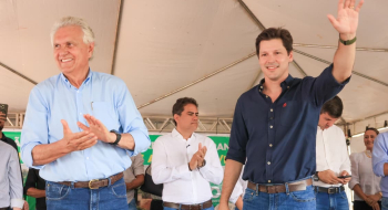 Caiado e Daniel Vilela inauguram ponte na divisa entre Nova Crixás e Mato Grosso